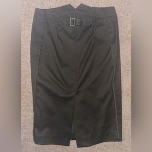 Gucci Olive Green High-Waist Pencil Skirt 38 – Back Buckle Detail, Made in Italy